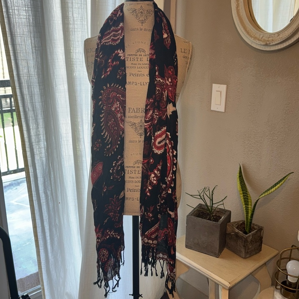 Neck scarf shawl wrap black red maroon white paisley with black braided tassels​ - Picture 5 of 9